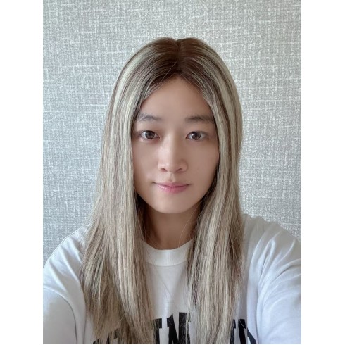 18" Toffee Melt lace top wig with deep brown roots and honey highlights